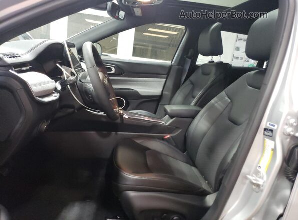 3C4NJDBN2ST539230 2025 JEEP COMPASS Silver Вид салону спереду