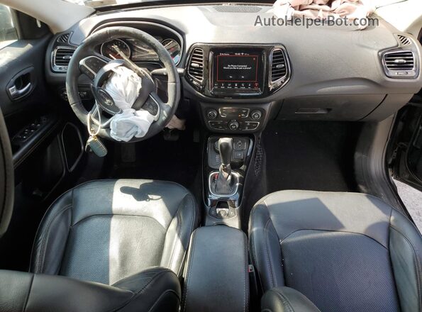 3C4NJDCBXJT458091 2018 JEEP COMPASS Черный Вид панели приборов