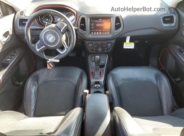 3C4NJDDB1JT454784 2018 JEEP COMPASS Синий Вид панели приборов