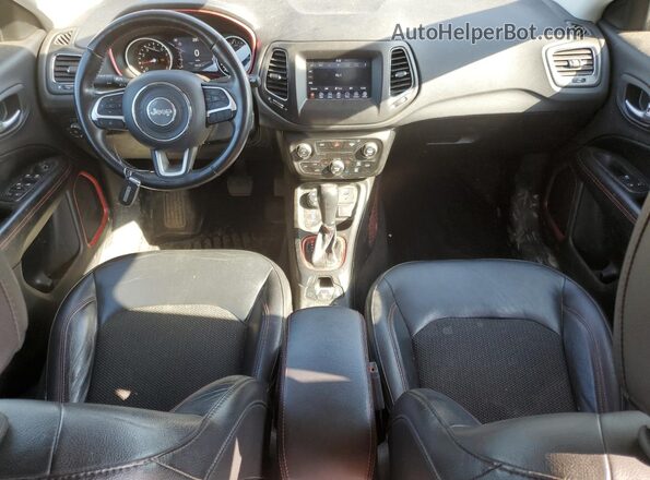 3C4NJDDB5JT230661 2018 JEEP COMPASS Черный Вид панели приборов