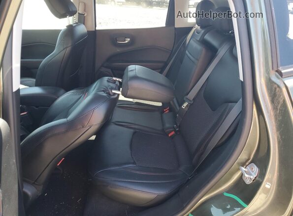 3C4NJDDB7JT376575 2018 JEEP COMPASS Green უკანა სალონის ხედი