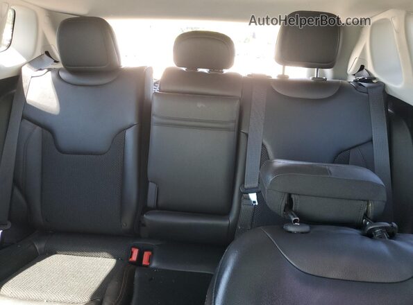 3C4NJDDB7JT376575 2018 JEEP COMPASS Green უკანა სავარძლების ხედი