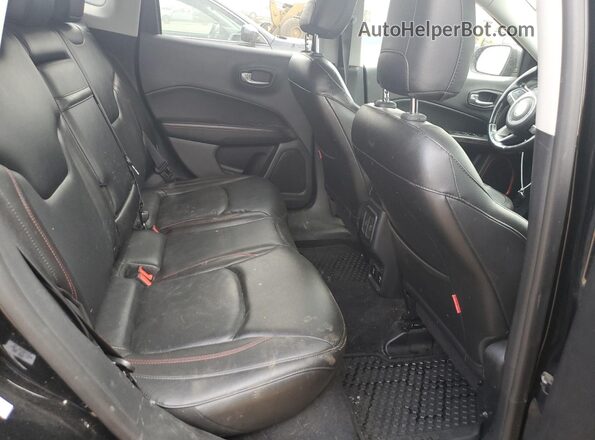 3C4NJDDB8JT207469 2018 JEEP COMPASS Черный Вид задней части салона