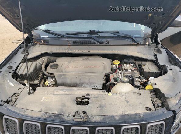 3C4NJDDB8JT207469 2018 JEEP COMPASS Черный Вид подкапотного пространства