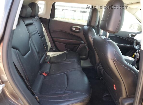 3C4NJDDB9JT403923 2018 JEEP COMPASS Gray უკანა სალონის ხედი