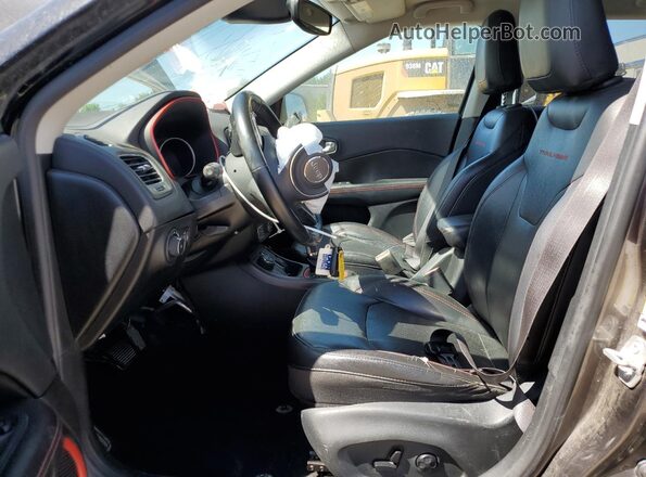 3C4NJDDB9JT403923 2018 JEEP COMPASS Gray წინა სალონის ხედი
