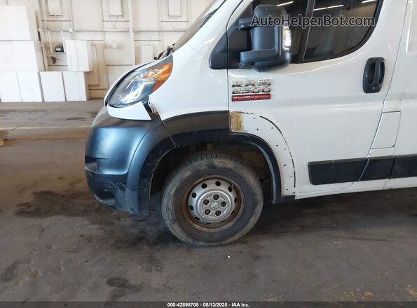 3C6TRVDG9JE129166 2018 RAM PROMASTER 2500 Белый Вид спереди