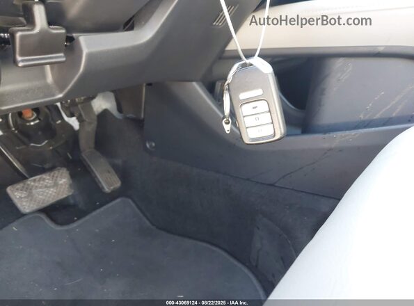 3CZRU6H76JM723201 2018 HONDA HR-V White Dashboard view