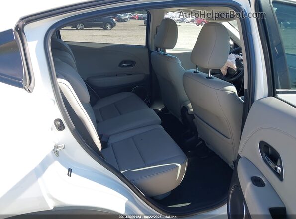 3CZRU6H76JM723201 2018 HONDA HR-V White VIN sticker view