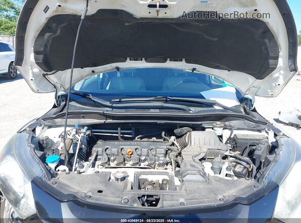 3CZRU6H76JM723201 2018 HONDA HR-V White Rear view