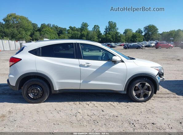 3CZRU6H76JM723201 2018 HONDA HR-V White Rear interior view