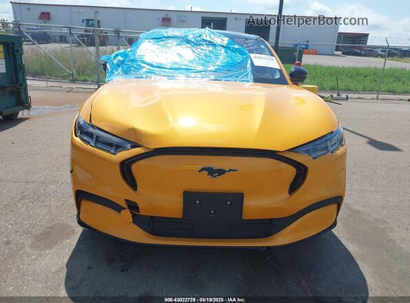 3FMTK3SS0NMA27593 2022 FORD MUSTANG MACH-E PREMI Желтый Вид задней части салона