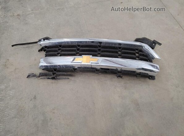 3GCUKREC2JG168190 2018 CHEVROLET 1500 Белый Вид подкапотного пространства