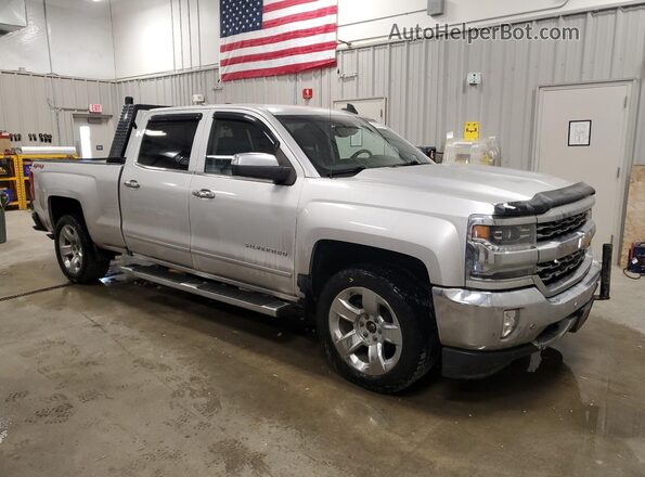 3GCUKSEJ0JG553575 2018 CHEVROLET SILVERADO Серебряный Передняя правая четверть