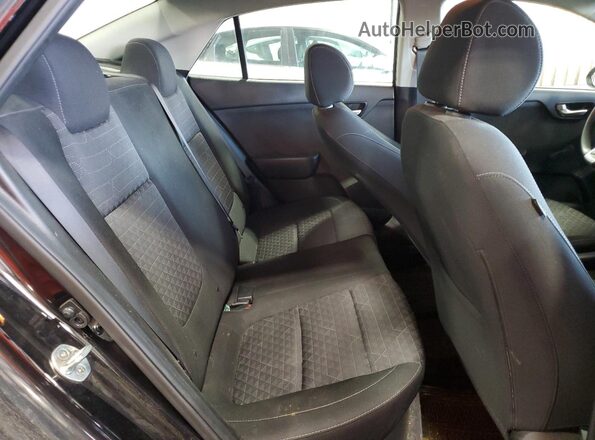 3KPA24AB0JE071102 2018 KIA RIO Black Widok tylnych siedzeń
