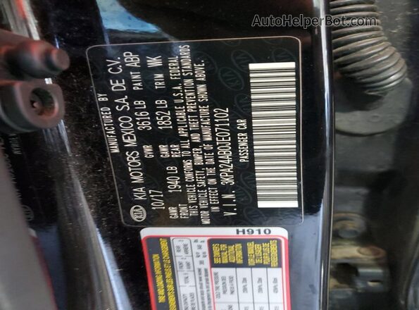 3KPA24AB0JE071102 2018 KIA RIO Black Widok komory silnika