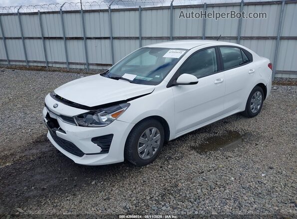 3KPA24AD4ME366144 2021 KIA RIO White Vista tres cuartos delantera izquierda