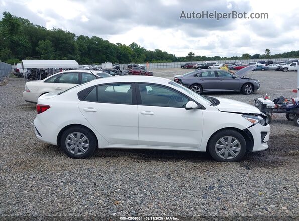 3KPA24AD4ME366144 2021 KIA RIO White Vista interior trasera