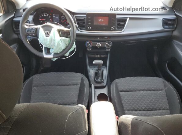 3KPA25AB2JE094564 2018 KIA RIO Red Dashboard view