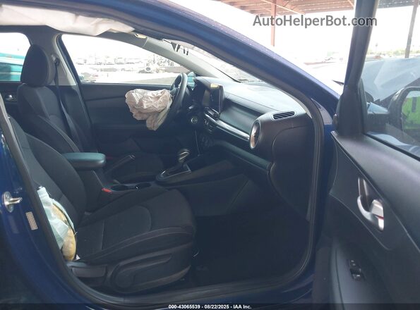3KPF24AD4ME296781 2021 KIA FORTE Blue Вид салону спереду