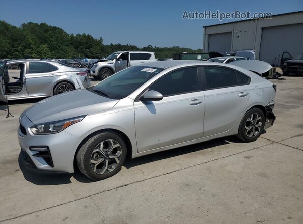 3KPF24AD5ME330582 2021 KIA FORTE Silver Vista tres cuartos delantera izquierda