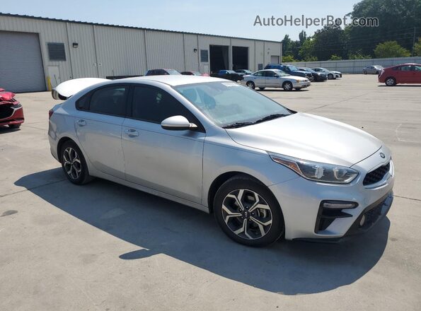 3KPF24AD5ME330582 2021 KIA FORTE Silver Delantero derecho