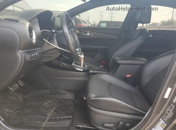 3KPF34AD1ME269003 2021 KIA FORTE Black წინა სალონის ხედი