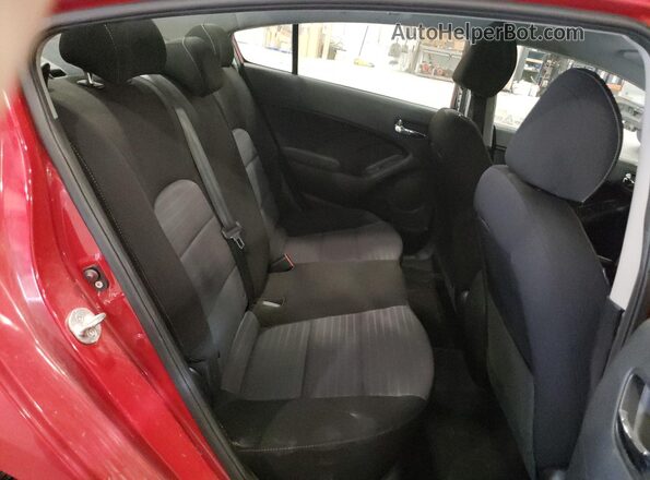 3KPFL4A77JE219616 2018 KIA FORTE Red Widok tylnych siedzeń