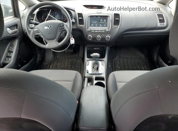 3KPFL4A79JE214367 2018 KIA FORTE Черный Вид панели приборов