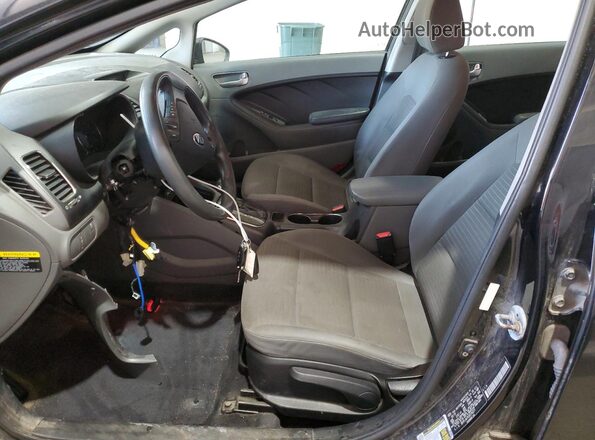 3KPFL4A7XJE276277 2018 KIA FORTE Black Вид салону спереду