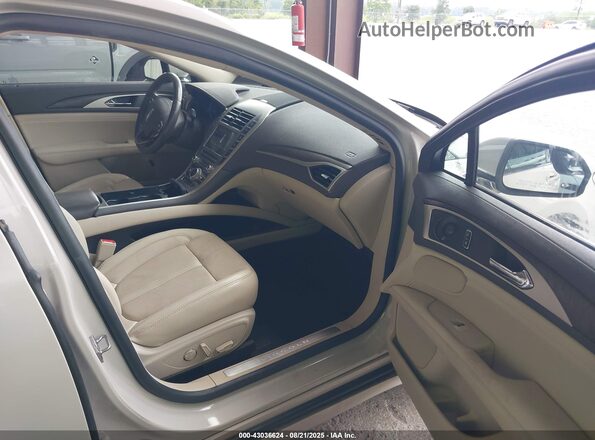 3LN6L5LU5LR609257 2020 LINCOLN MKZ Champagne Widok wnętrza z przodu