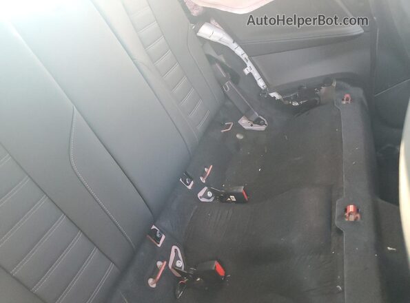 3MF13DM02R8E05189 2024 BMW M2 Red Widok tylnych siedzeń