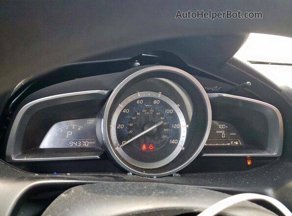 3MYDLBYV5JY327894 2018 TOYOTA YARIS Серебряный Вид щитка приборов