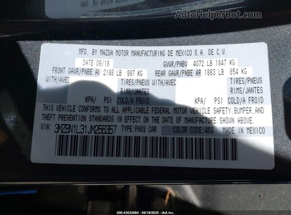 3MZBN1L31JM256357 2018 MAZDA 3 Gray Vista del compartimento del motor