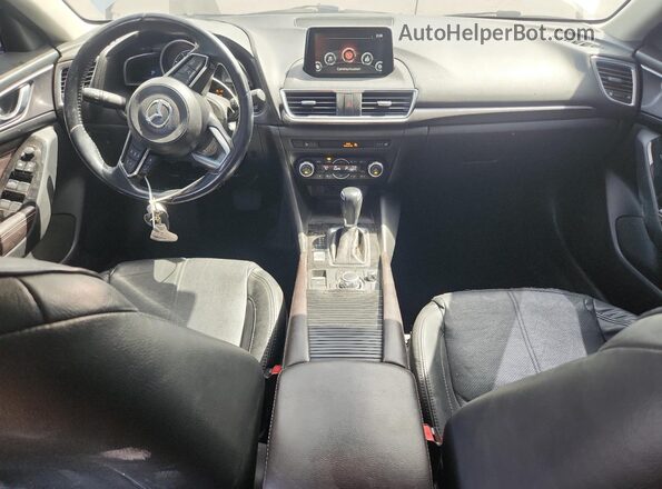 3MZBN1W33JM159902 2018 MAZDA 3 Серебряный Вид панели приборов