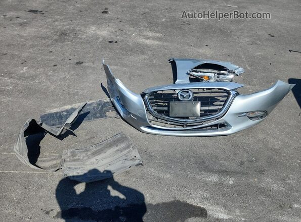 3MZBN1W33JM159902 2018 MAZDA 3 Серебряный Вид подкапотного пространства