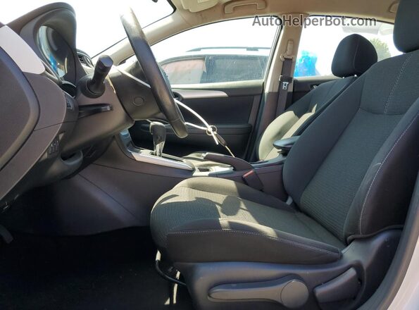 3N1AB7AP5JY253067 2018 NISSAN SENTRA Серебряный Вид салона спереди
