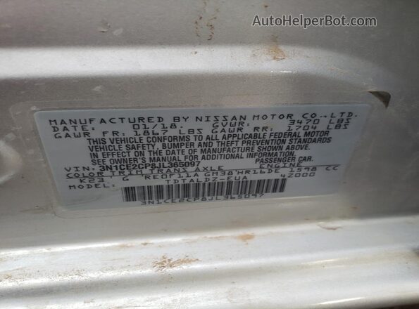 3N1CE2CP8JL365097 2018 NISSAN VERSA Silver Widok komory silnika