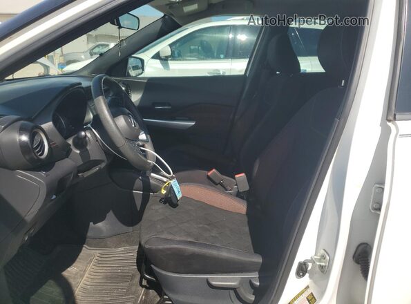 3N1CP5CU3JL522679 2018 NISSAN KICKS White Вид салону спереду