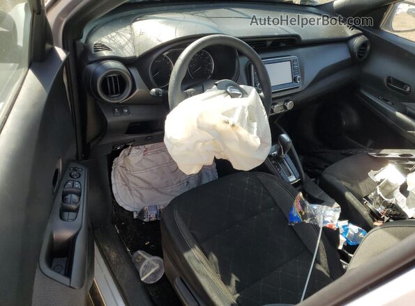 3N1CP5CU8JL538585 2018 NISSAN KICKS Серебряный Вид панели приборов