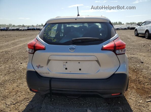 3N1CP5CU8JL538585 2018 NISSAN KICKS Серебряный Вид сзади
