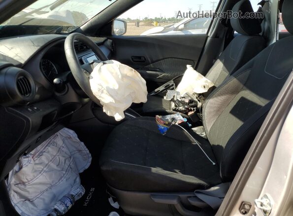 3N1CP5CU8JL538585 2018 NISSAN KICKS Серебряный Вид салона спереди
