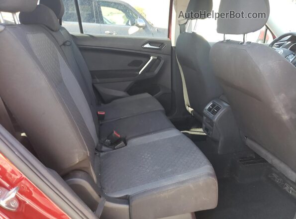 3VV1B7AX2JM113984 2018 VOLKSWAGEN TIGUAN Red Vista interior trasera