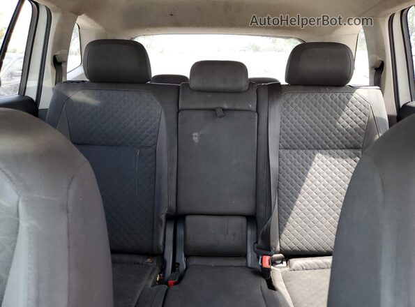 3VV1B7AX6JM014312 2018 VOLKSWAGEN TIGUAN White Հետևի նստատեղերի տեսք