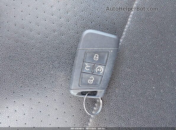 3VV2B7AX1JM002234 2018 VOLKSWAGEN TIGUAN Белый Вид панели приборов