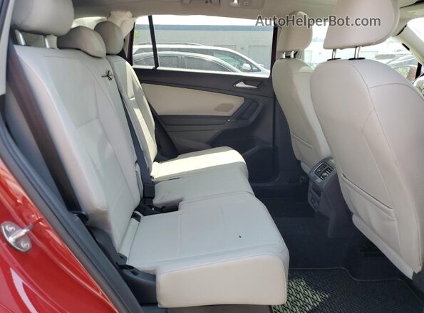 3VV2B7AX6JM159385 2018 VOLKSWAGEN TIGUAN Красный Вид задней части салона