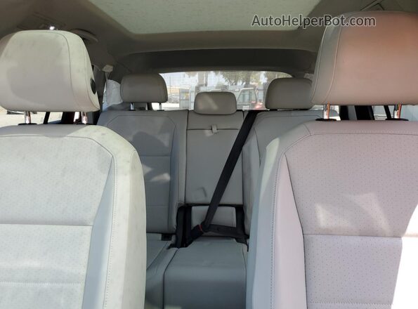 3VV2B7AX6JM159385 2018 VOLKSWAGEN TIGUAN Красный Вид задних сидений