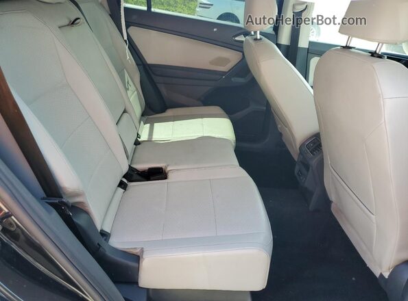 3VV2B7AX9JM061046 2018 VOLKSWAGEN TIGUAN Черный Вид задней части салона