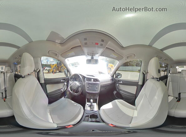 3VV3B7AX5JM047715 2018 VOLKSWAGEN TIGUAN Серебряный Панорамный вид салона 360°