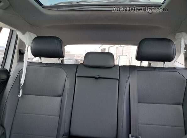 3VV3B7AX5JM090936 2018 VOLKSWAGEN TIGUAN White Հետևի նստատեղերի տեսք